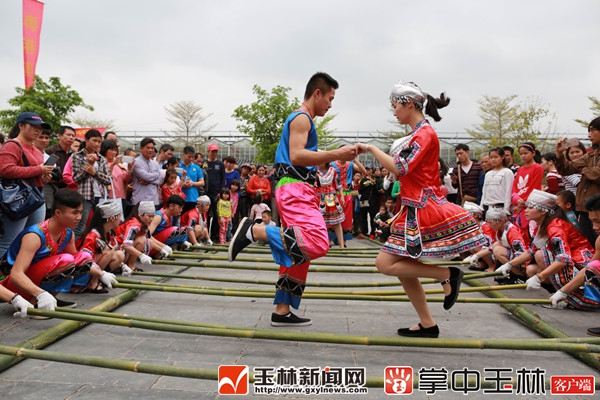 “欢乐三月三·五彩玉林风”系列活动在五彩田园举行。(本报记者陈东摄)