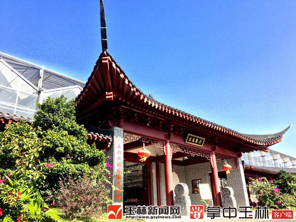 “五彩田园”生态餐厅。